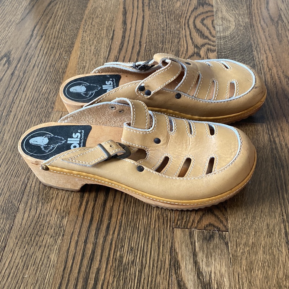 Trolls Tan Leather Sandals